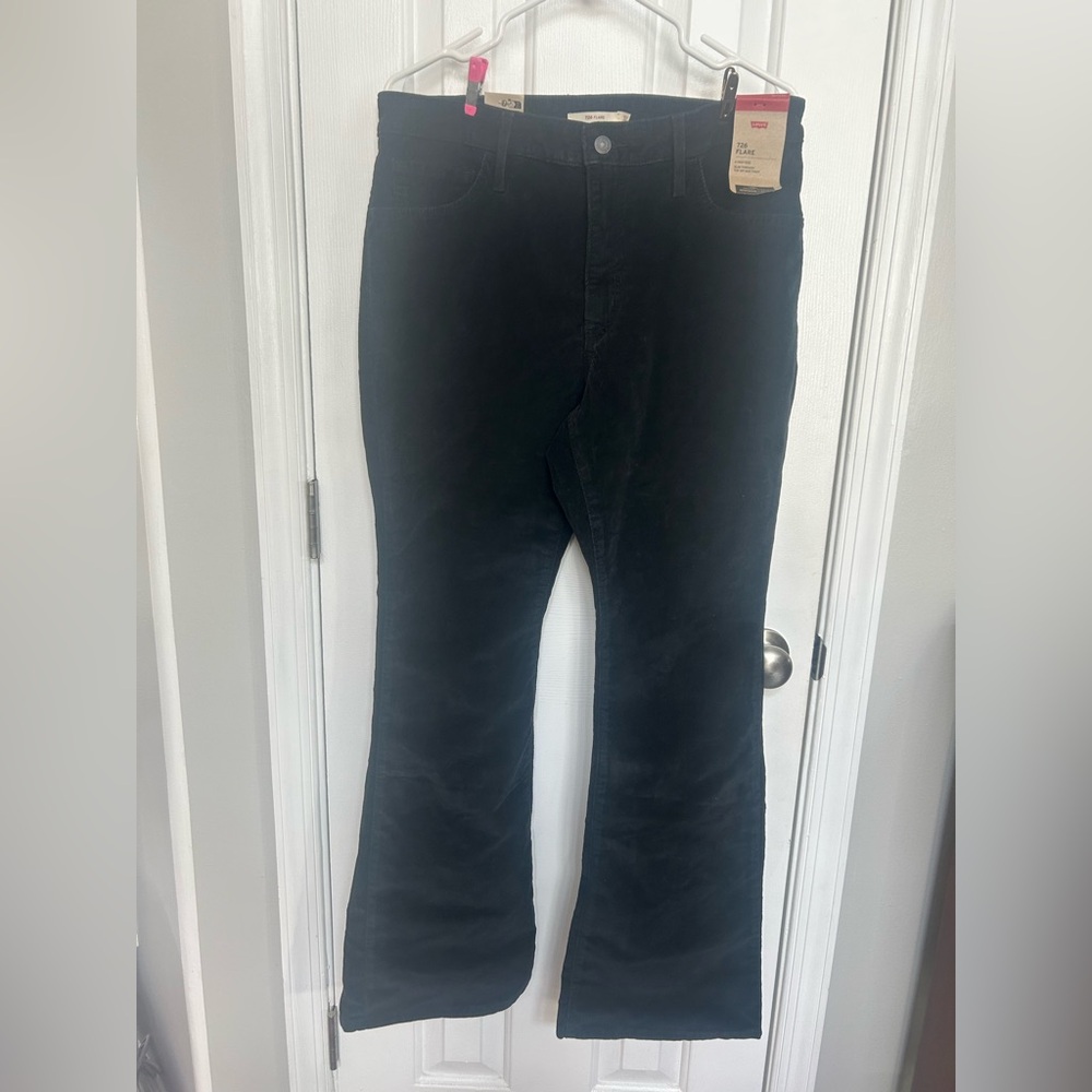 NWT Women’s  Levi's Strauss 726 High Rise Flare Corduroy Jeans Size 32x32 Black